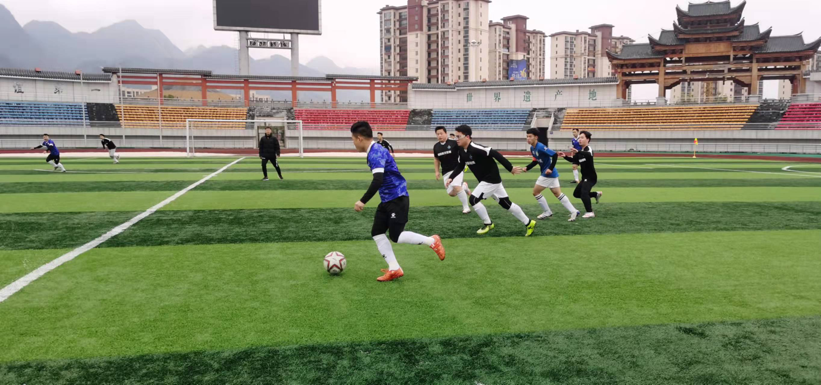 风在耳边呼 风在耳边呼