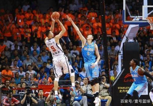 场上崭露头 场上崭露头